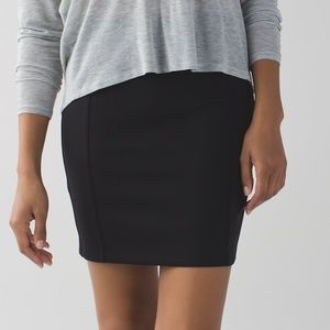 Black Lululemon Cityfarer skirt
